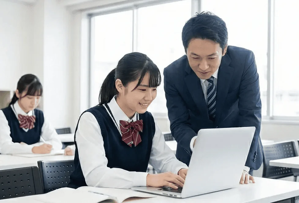 少人数制レッスンで外国人講師と日本人講師の両方から選べる